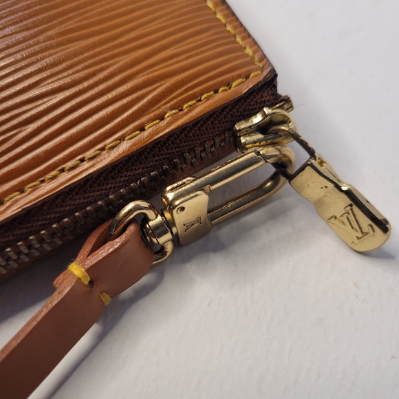 Louis Vuitton Epi Leather Pochette Small Bag - Picture 3 of 6